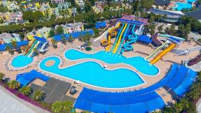 VON RESORT GOLDEN BEACH Pools & Beach